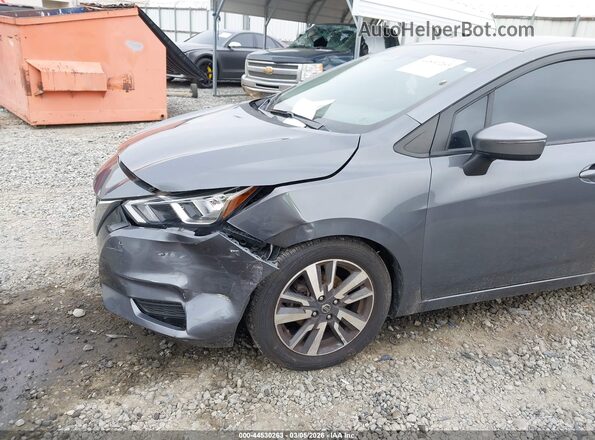 3N1CN8EV2ML807617 2021 NISSAN VERSA Gray Widok z przodu