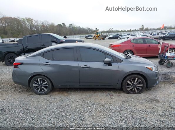 3N1CN8EV2ML807617 2021 NISSAN VERSA Gray Widok wnętrza z tyłu