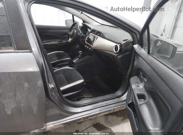 3N1CN8EV6LL853918 2020 NISSAN VERSA Серый Вид салона спереди