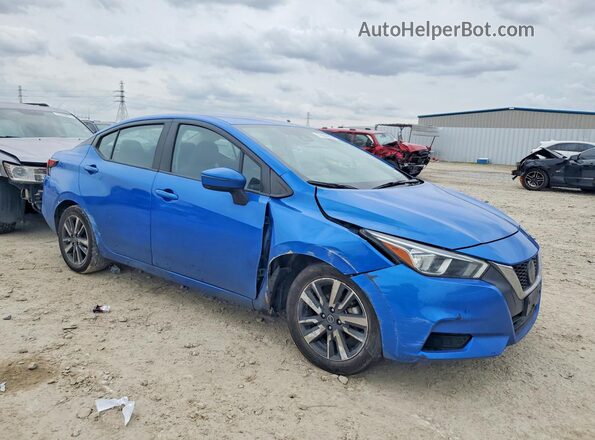 3N1CN8EV9ML808179 2021 NISSAN VERSA Blue Delantero derecho