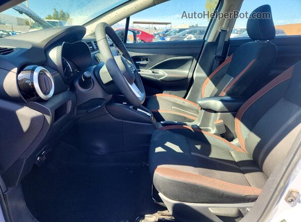 3N1CN8FV3RL929697 2024 NISSAN VERSA Gray Vista interior delantera