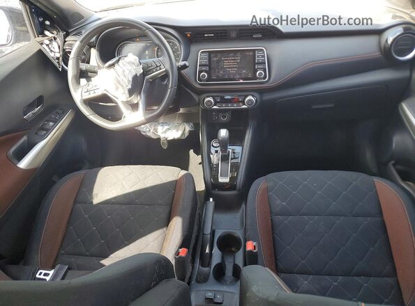 3N1CP5CU1JL538086 2018 NISSAN KICKS Blue Вид панелі приладів