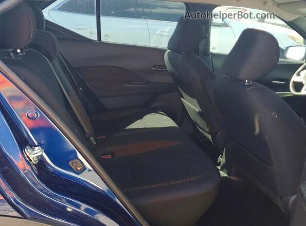 3N1CP5CU1JL538086 2018 NISSAN KICKS Blue Вид задньої частини салону