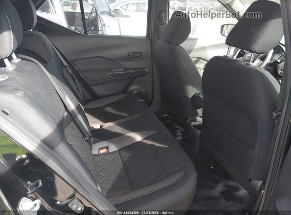 3N1CP5CU7JL498676 2018 NISSAN KICKS Black Widok naklejki z numerem VIN