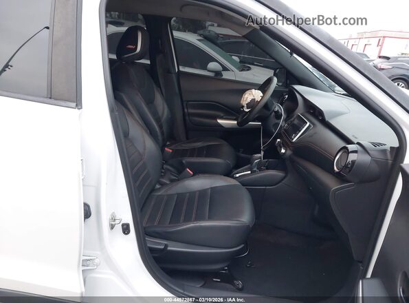 3N1CP5CU7KL519723 2019 NISSAN KICKS White Vista interior delantera