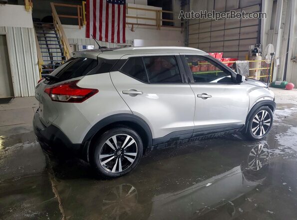 3N1CP5CU8JL516389 2018 NISSAN KICKS Silver Tył prawy