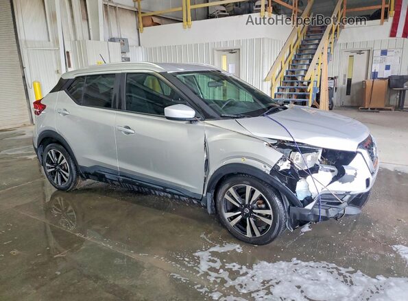 3N1CP5CU8JL516389 2018 NISSAN KICKS Silver Przód prawy