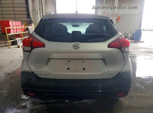 3N1CP5CU8JL516389 2018 NISSAN KICKS Silver Widok z tyłu