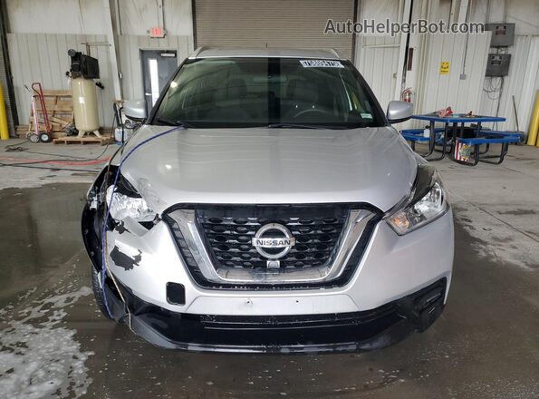 3N1CP5CU8JL516389 2018 NISSAN KICKS Silver Widok wnętrza 360 stopni