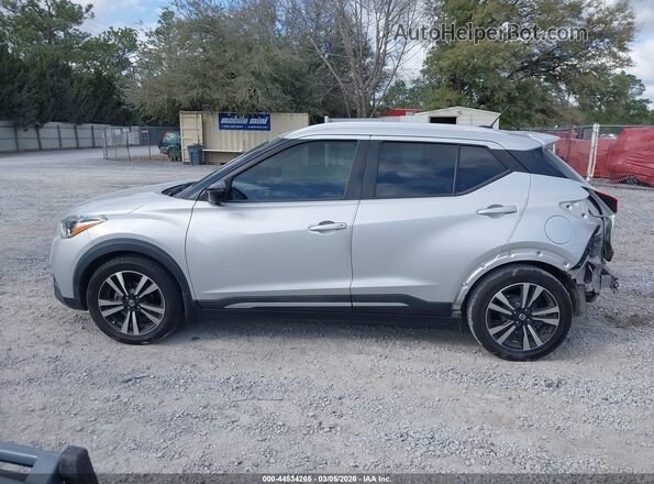 3N1CP5CU8JL532611 2018 NISSAN KICKS Silver 
