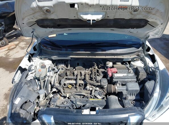 3N1CP5CUXKL539139 2019 NISSAN KICKS White Rear view