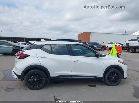 3N1CP5DV3ML515811 2021 NISSAN KICKS White Вид задньої частини салону
