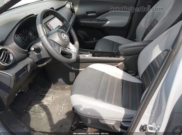 3N1CP5DV5RL503084 2024 NISSAN KICKS Light Blue Вид салону спереду