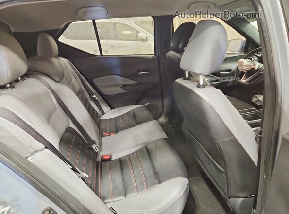 3N1CP5DV7NL502660 2022 NISSAN KICKS Gray Vista interior trasera