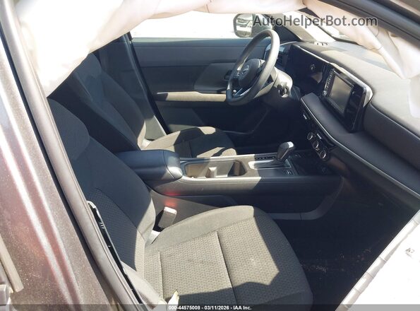 3N8AP6BA8SL335056 2025 NISSAN KICKS Gray Front interior view