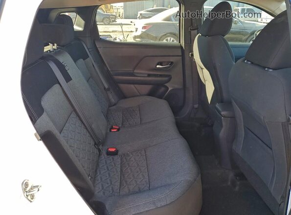 3N8AP6CE4TL306754 2026 NISSAN KICKS White Widok wnętrza z tyłu