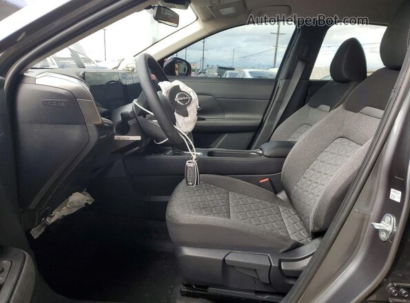 3N8AP6CEXTL336034 2026 NISSAN KICKS Серый Вид салона спереди
