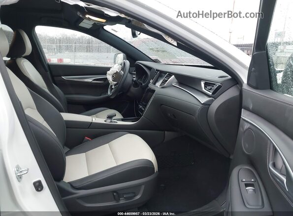 3PCAJ5J38NF104493 2022 INFINITI QX55 White Front interior view