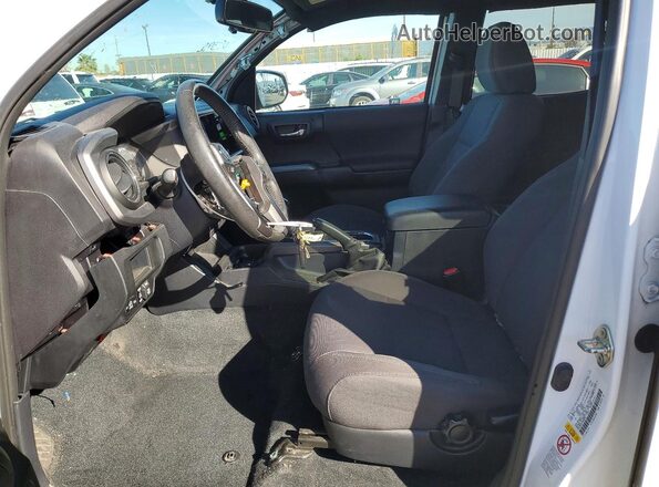 3TMCZ5AN1HM052093 2017 TOYOTA LE White Vista interior delantera
