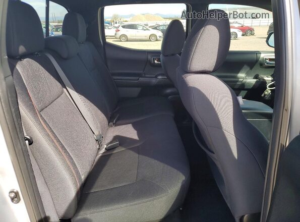 3TMCZ5AN2HM057965 2017 TOYOTA TACOMA Silver Vista de los asientos traseros