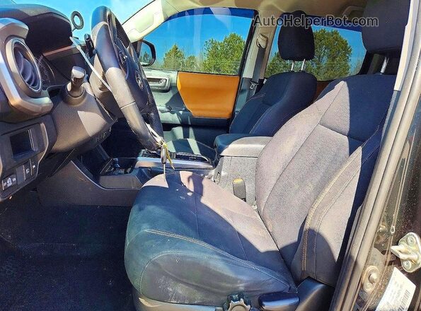 3TMCZ5AN2KM232741 2019 TOYOTA LE Black 