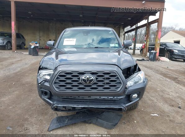 3TMCZ5AN2NM528525 2022 TOYOTA TACOMA 4WD Gray Widok wnętrza z tyłu