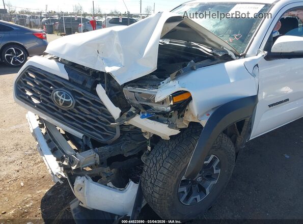 3TMCZ5AN2PM585942 2023 TOYOTA TACOMA White Front view
