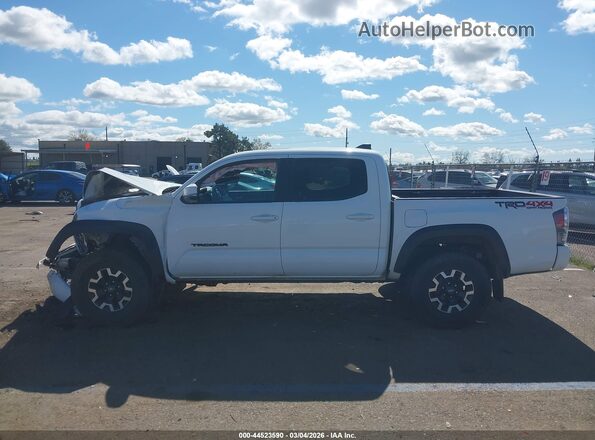 3TMCZ5AN2PM585942 2023 TOYOTA TACOMA White 360 interior view