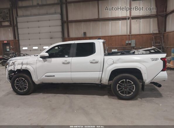3TMKB5FN0RM016843 2024 TOYOTA TACOMA White Widok wnętrza 360 stopni