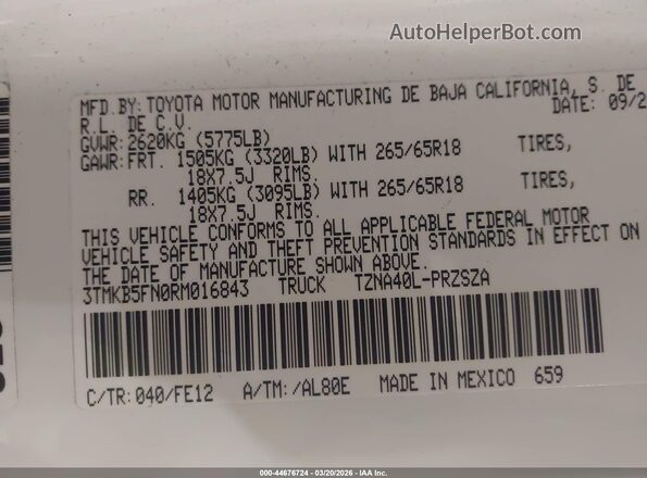 3TMKB5FN0RM016843 2024 TOYOTA TACOMA White Widok komory silnika