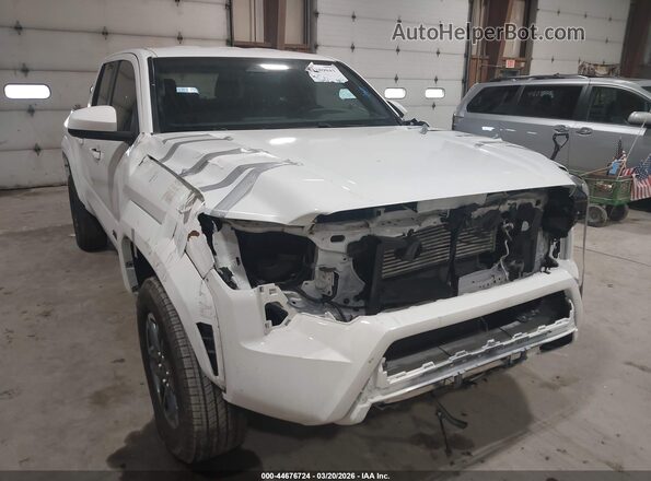 3TMKB5FN0RM016843 2024 TOYOTA TACOMA White Widok z przodu