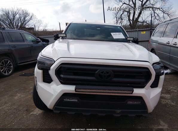 3TMKB5FNXSM035471 2025 TOYOTA TACOMA White Vista interior trasera