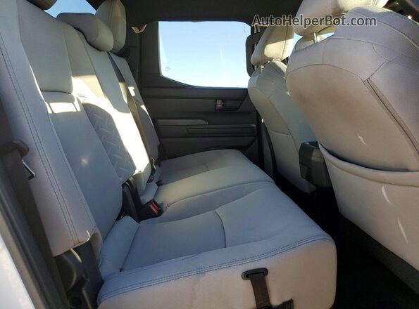 3TMLB5JN8RM004757 2024 TOYOTA TACOMA White Vista de los asientos traseros