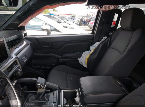 3TMLB5JN8RM048631 2024 TOYOTA TACOMA Черный Вид салона спереди