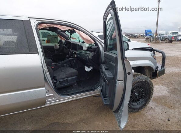 3TMLB5JN9SM175409 2025 TOYOTA TACOMA Silver Vista interior delantera