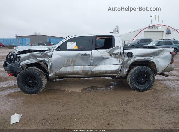 3TMLB5JN9SM175409 2025 TOYOTA TACOMA Silver Vista interior de 360 grados