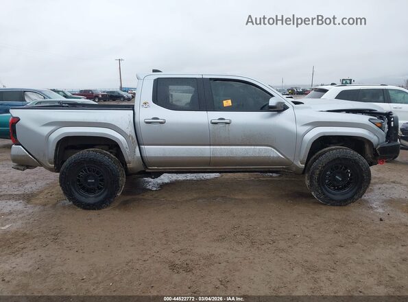 3TMLB5JN9SM175409 2025 TOYOTA TACOMA Silver Vista interior trasera