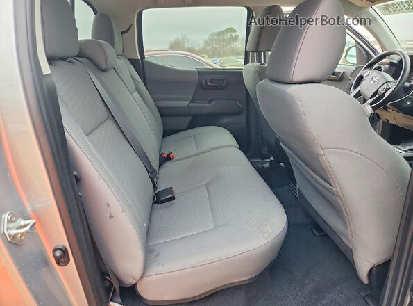 3TYAX5GN4PT080686 2023 TOYOTA TACOMA Silver Widok tylnych siedzeń