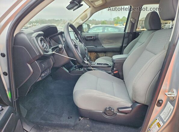 3TYAX5GN4PT080686 2023 TOYOTA TACOMA Silver Widok wnętrza z przodu