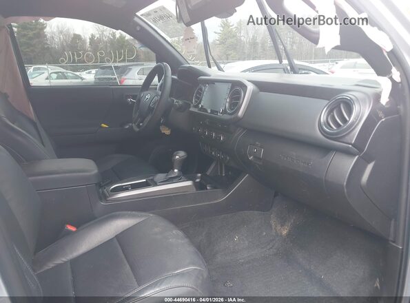 3TYDZ5BN6PT036445 2023 TOYOTA TACOMA Silver წინა სალონის ხედი