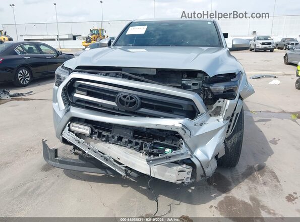 3TYKB5FNXRT011461 2024 TOYOTA TACOMA Silver Widok z przodu