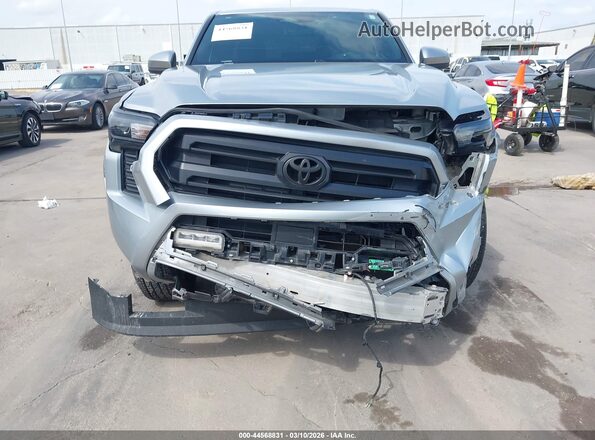 3TYKB5FNXRT011461 2024 TOYOTA TACOMA Silver Widok zestawu wskaźników