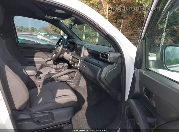 3TYKD5HN4ST038555 2025 TOYOTA TACOMA White Front interior view