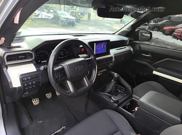 3TYLE5JN0RT008832 2024 TOYOTA TACOMA Silver Front interior view