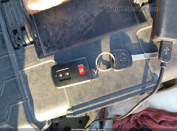 3TYRZ5CN1NT024110 2022 TOYOTA TACOMA Red Առջևի վահանակի տեսք