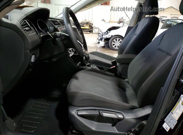 3VV0B7AX3MM141938 2021 VOLKSWAGEN TIGUAN Black Սալոնի դիմացի տեսք