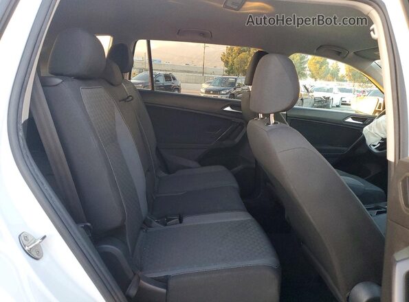 3VV1B7AX0MM012009 2021 VOLKSWAGEN TIGUAN White Vista de los asientos traseros