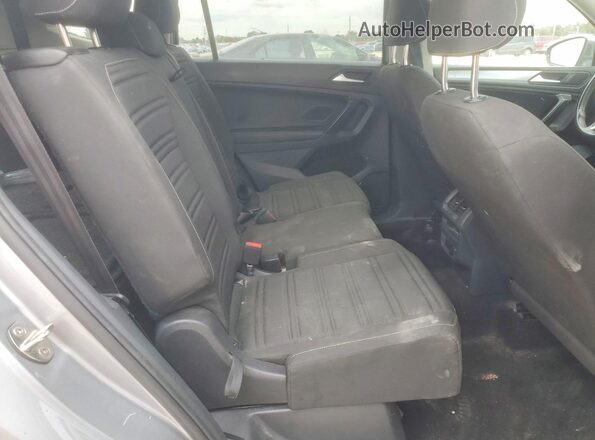 3VV1B7AX4NM009602 2022 VOLKSWAGEN TIGUAN Gray Rear interior view