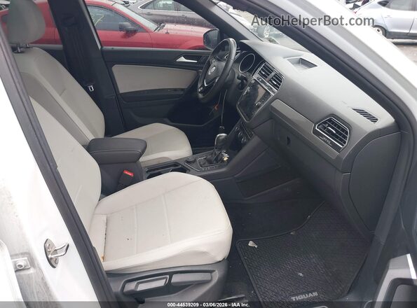 3VV2B7AX2MM128218 2021 VOLKSWAGEN TIGUAN White Widok wnętrza z przodu