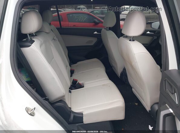 3VV2B7AX2MM128218 2021 VOLKSWAGEN TIGUAN White Widok naklejki z numerem VIN